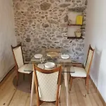 Appartamento Rénové, Charme Naturel Et Authenticité Au Cœur Du Village Sorède