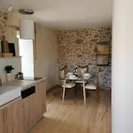Rénové, Charme Naturel Et Authenticité Au Cœur Du Village *