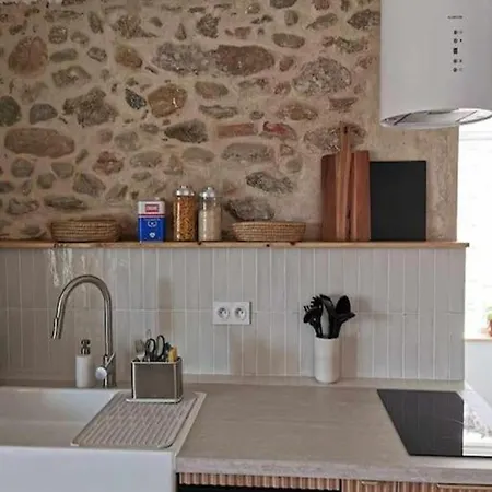 Rénové, Charme Naturel Et Authenticité Au Cœur Du Village Appartamento