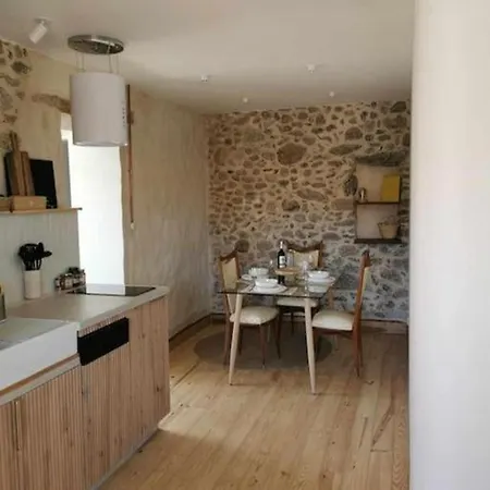 Rénové, Charme Naturel Et Authenticité Au Cœur Du Village *