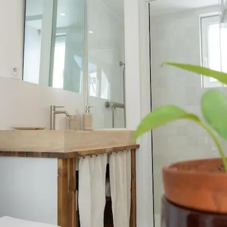 Rénové, Charme Naturel Et Authenticité Au Cœur Du Village Appartamento