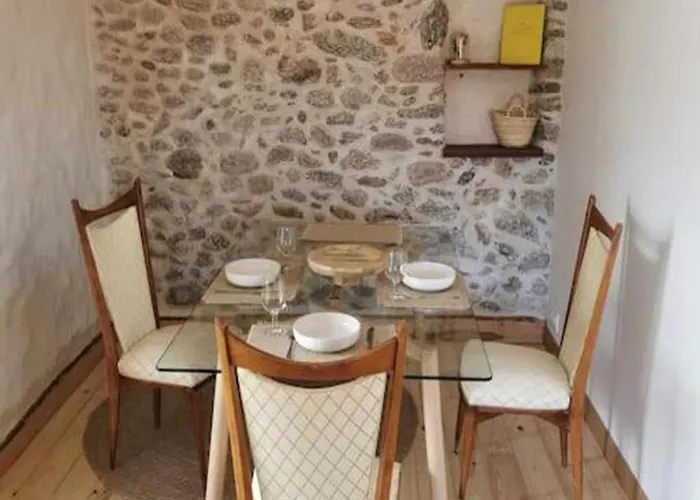 Daire Renove, Charme Naturel Et Authenticite Au Coeur Du Village Sorède