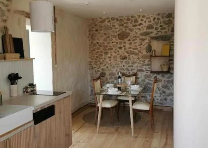 Renove, Charme Naturel Et Authenticite Au Coeur Du Village *